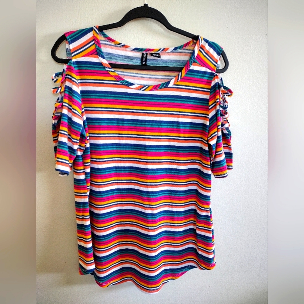 KRISTIN NICOLE cold shoulder shirt (Large)
